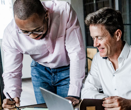 2 colleagues working on a laptop collaboratively